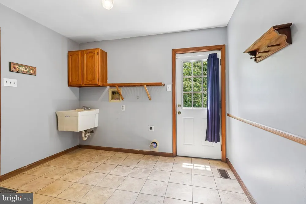 8 LONG DRIVE Downingtown, PA 19335