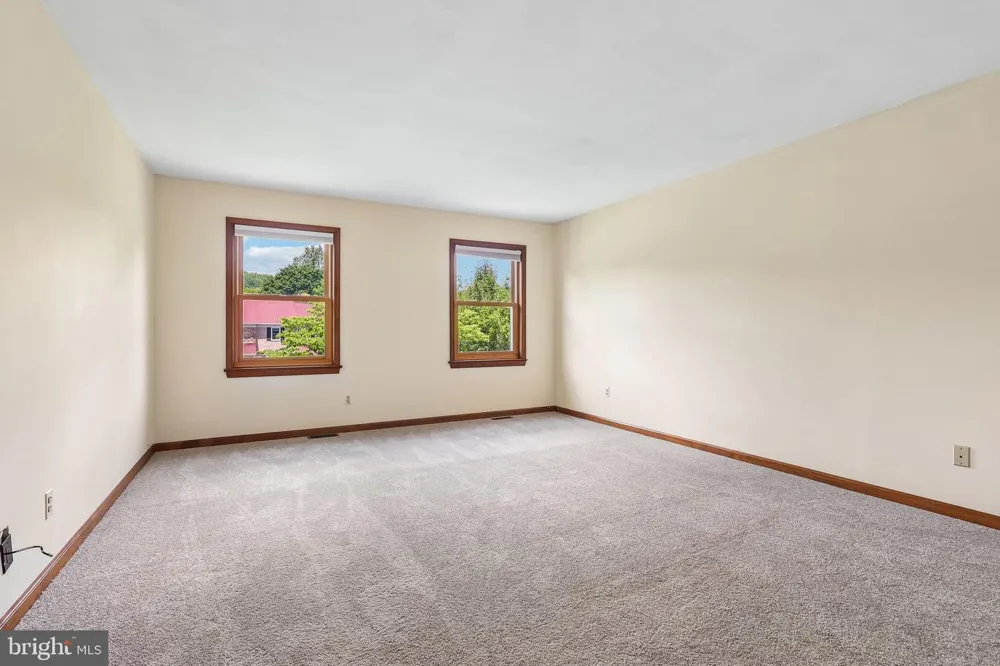 8 LONG DRIVE Downingtown, PA 19335