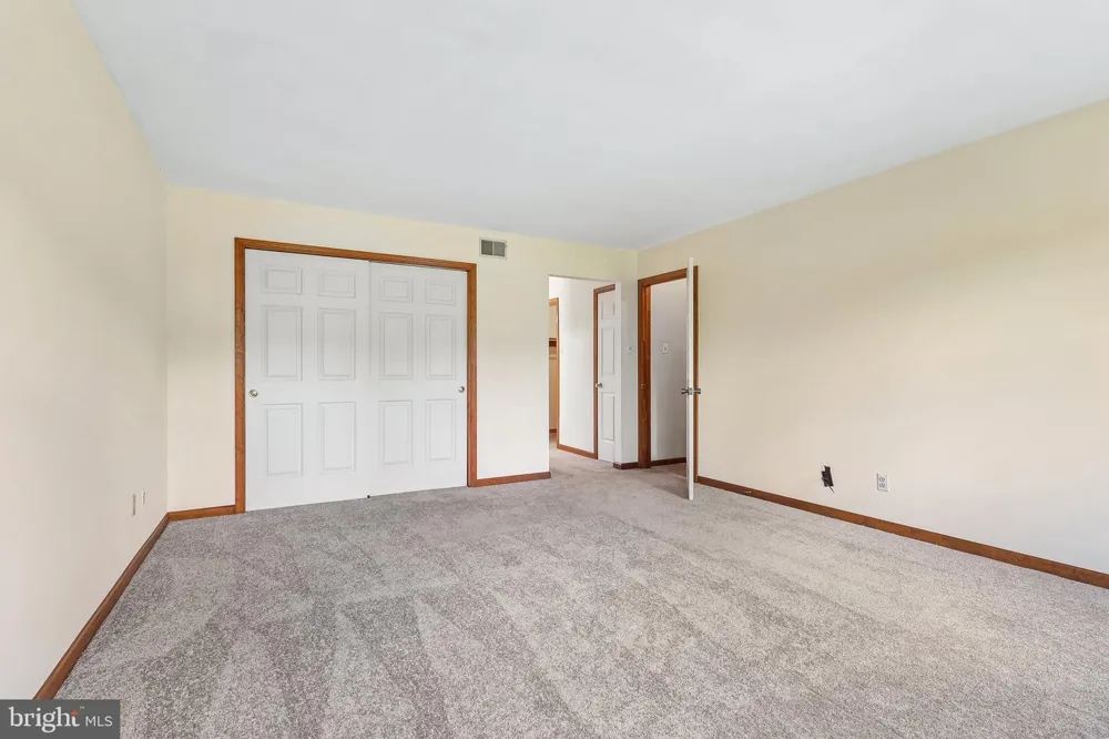 8 LONG DRIVE Downingtown, PA 19335