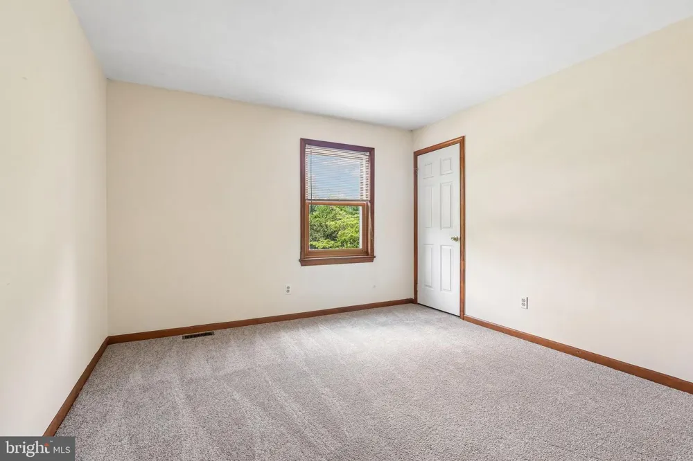 8 LONG DRIVE Downingtown, PA 19335