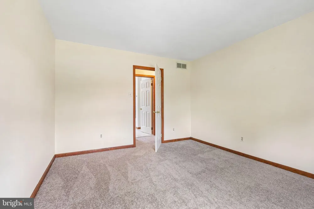 8 LONG DRIVE Downingtown, PA 19335