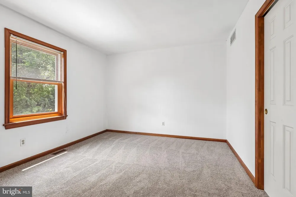 8 LONG DRIVE Downingtown, PA 19335