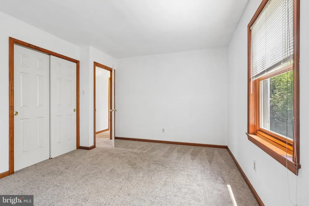 8 LONG DRIVE Downingtown, PA 19335