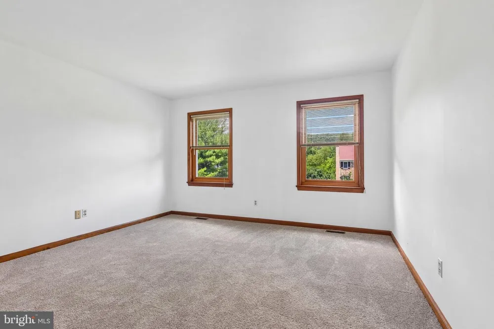 8 LONG DRIVE Downingtown, PA 19335