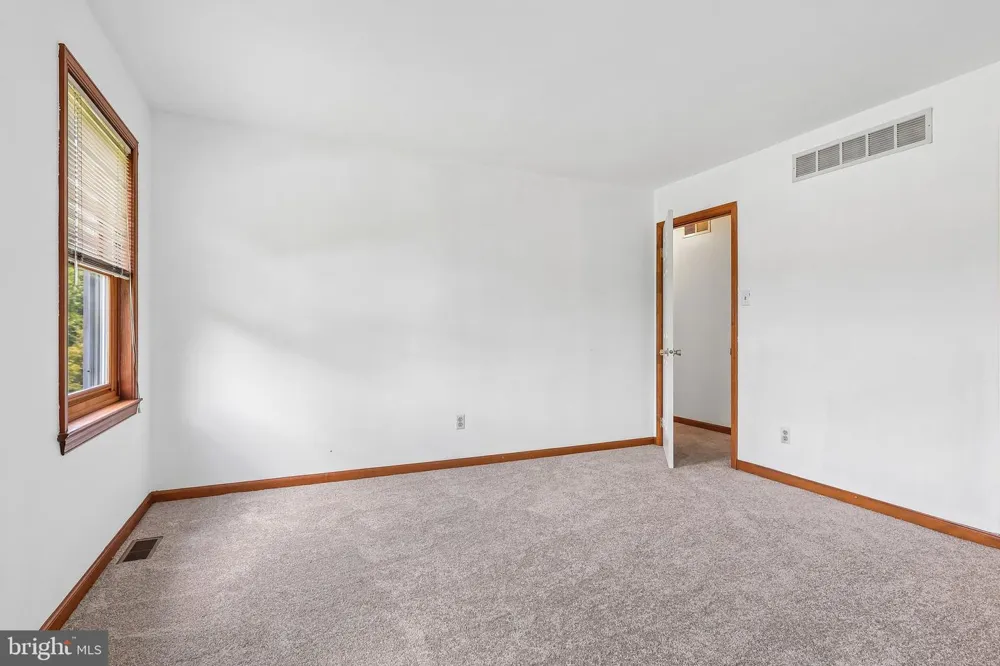 8 LONG DRIVE Downingtown, PA 19335