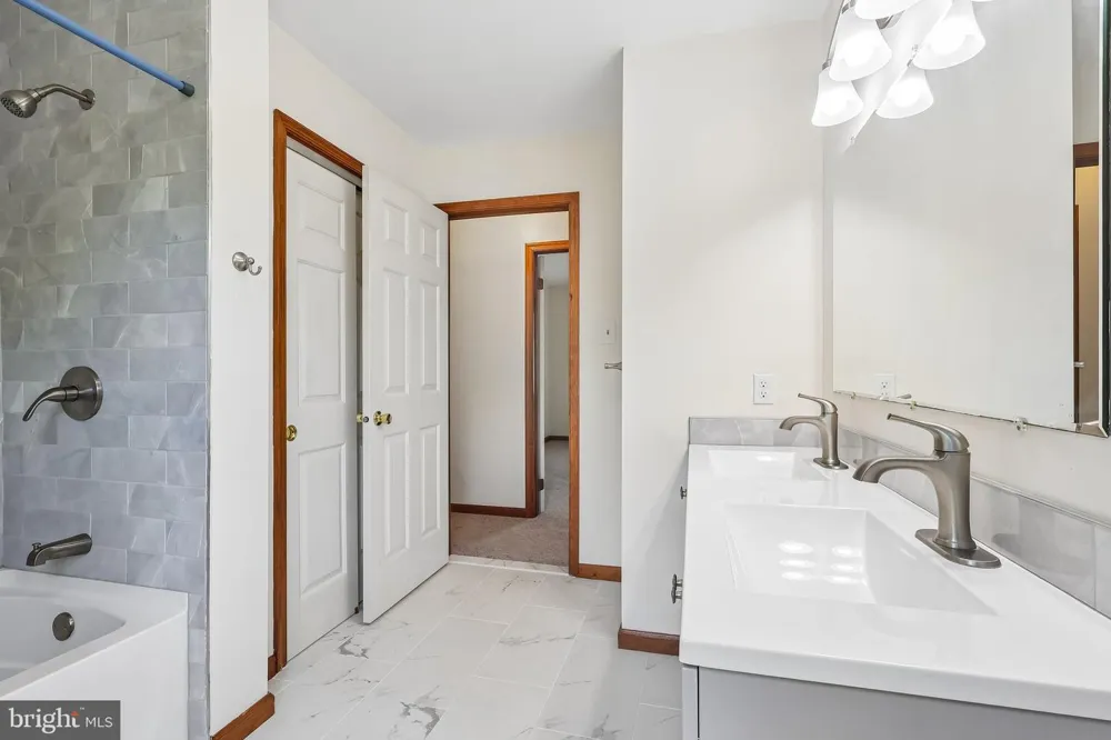 8 LONG DRIVE Downingtown, PA 19335