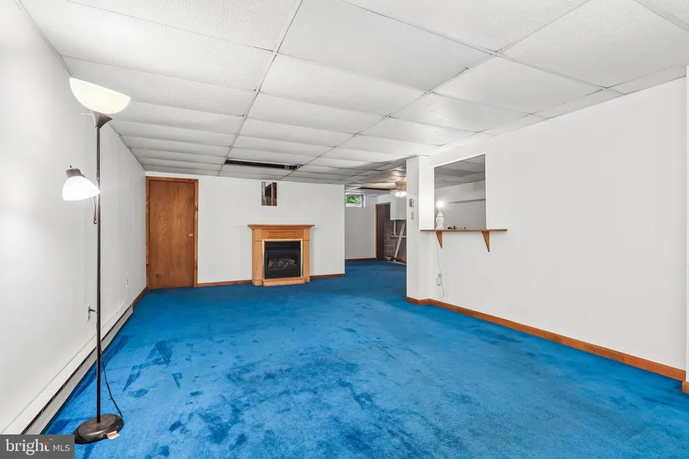 8 LONG DRIVE Downingtown, PA 19335