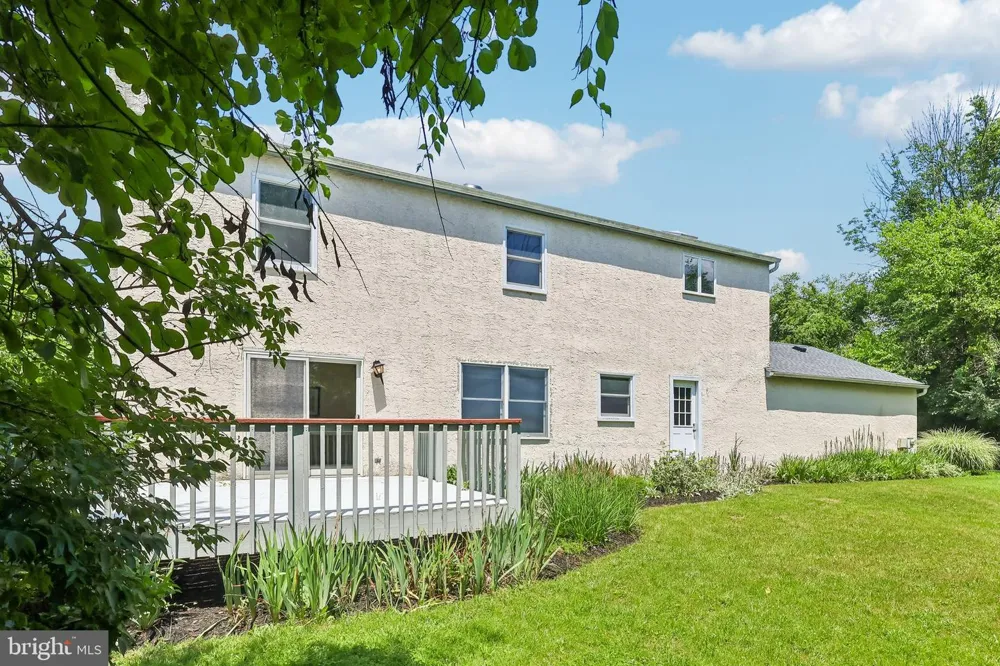 8 LONG DRIVE Downingtown, PA 19335