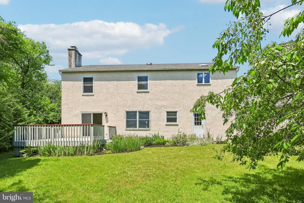 8 LONG DRIVE Downingtown, PA 19335