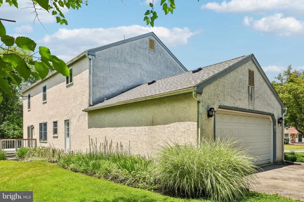 8 LONG DRIVE Downingtown, PA 19335