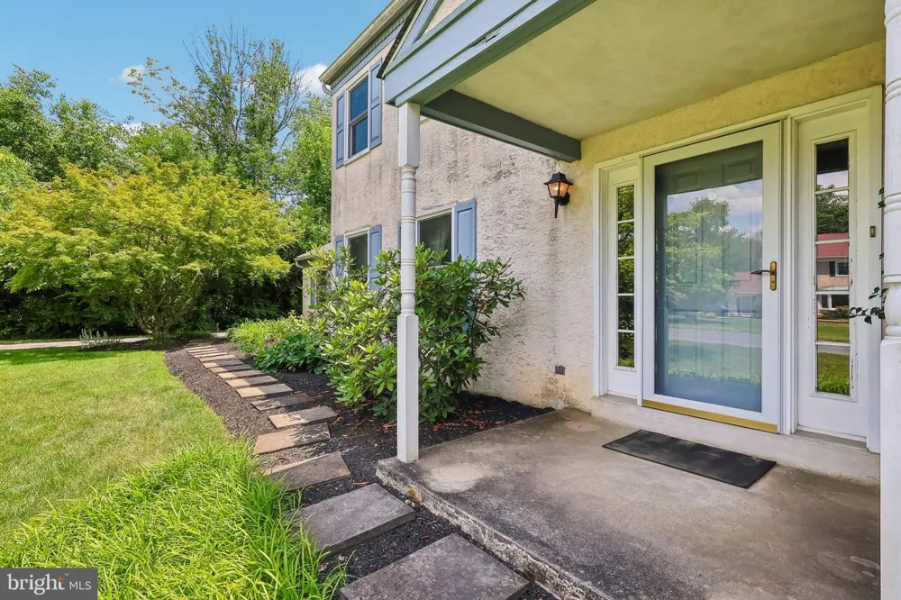 8 LONG DRIVE Downingtown, PA 19335