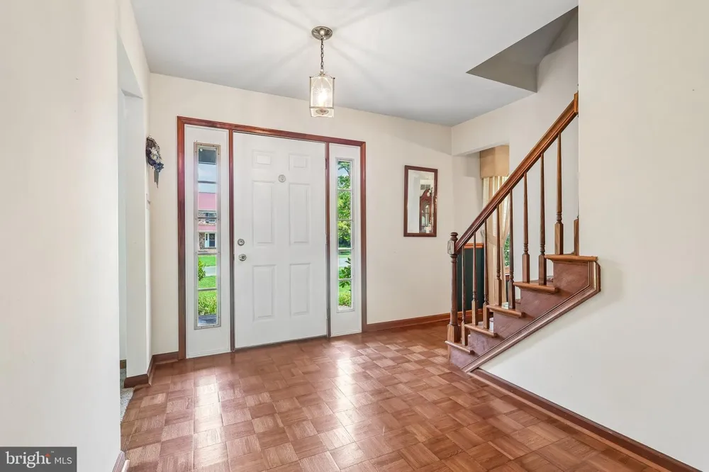 8 LONG DRIVE Downingtown, PA 19335