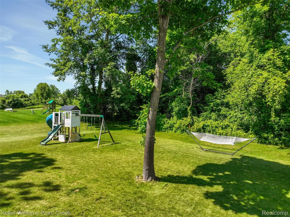 2100 Shane Court Addison Township, MI 48370