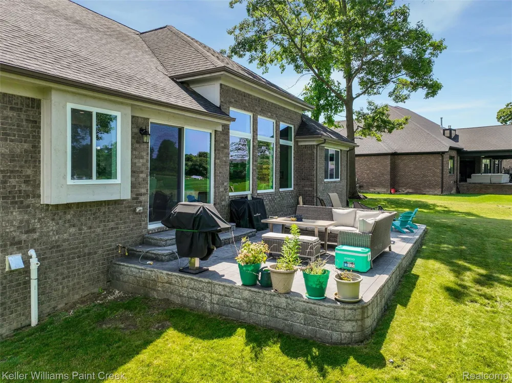 2100 Shane Court Addison Township, MI 48370