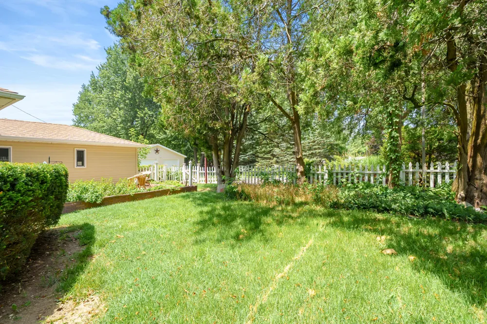 68334 Apple Lane Keeler Township, MI 49022