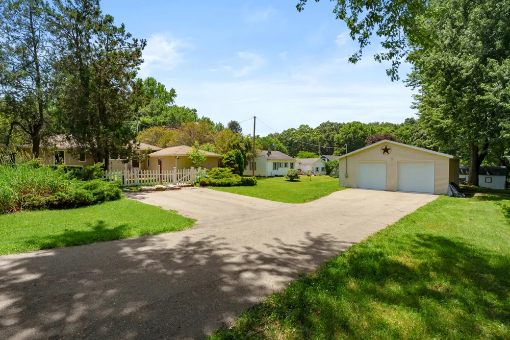 68334 Apple Lane Keeler Township, MI 49022