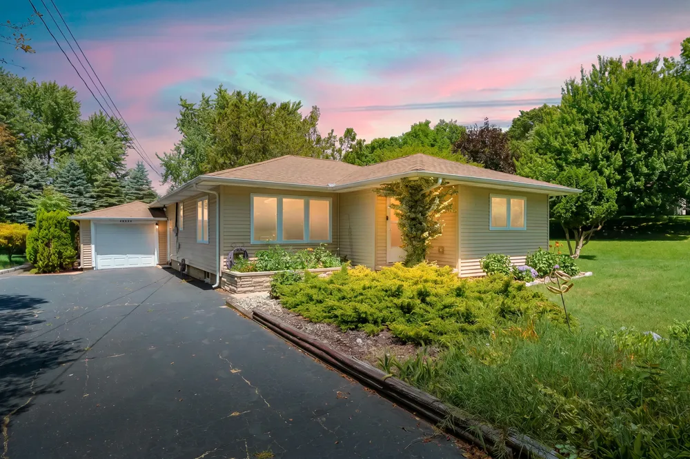 68334 Apple Lane Keeler Township, MI 49022