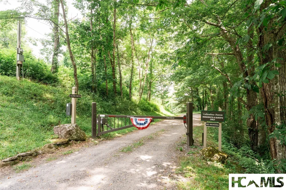 27 Cullowhee Forest rd Road Cullowhee, NC 28723