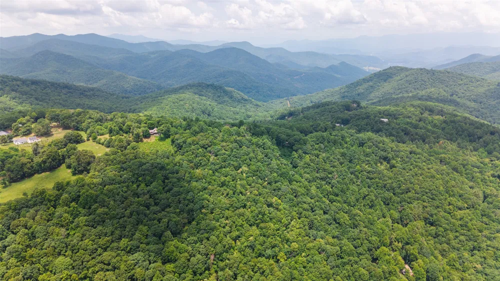 27 Cullowhee Forest rd Road Cullowhee, NC 28723