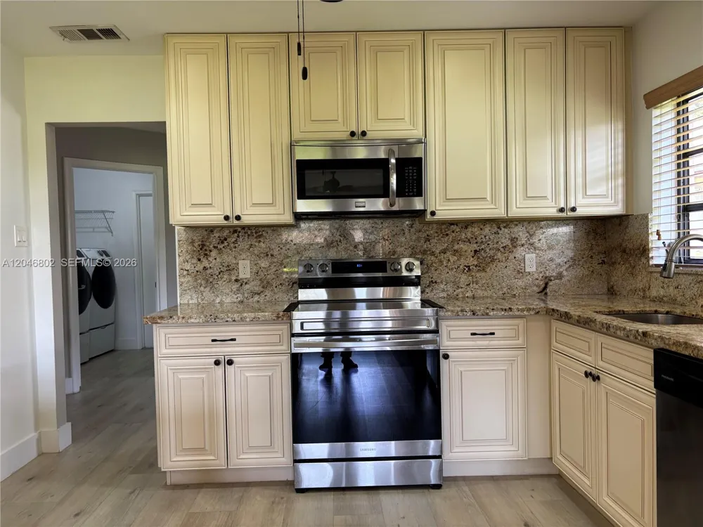 18052 S 105th Ave S #18052 Boca Raton, FL 33498