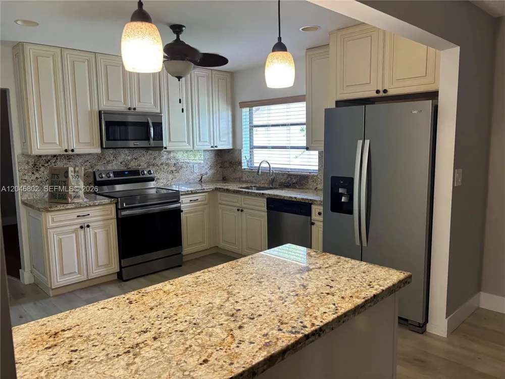 18052 S 105th Ave S #18052 Boca Raton, FL 33498