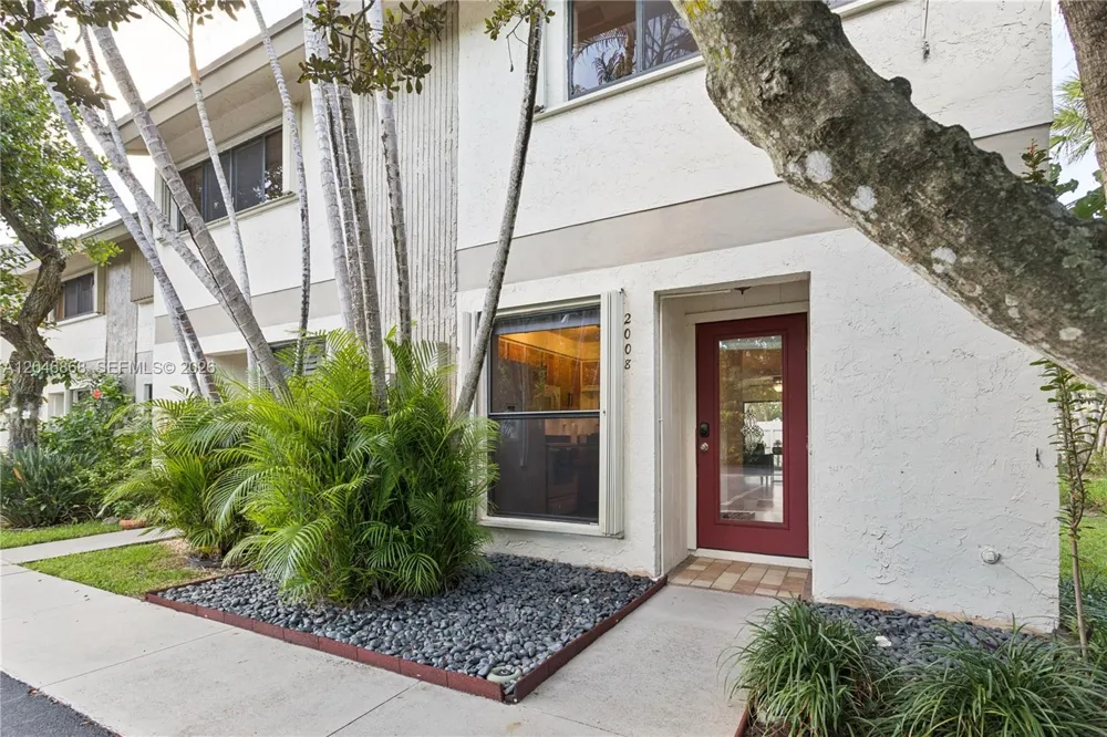 3050 S Oakland Forest Dr #2008 Oakland Park, FL 33309