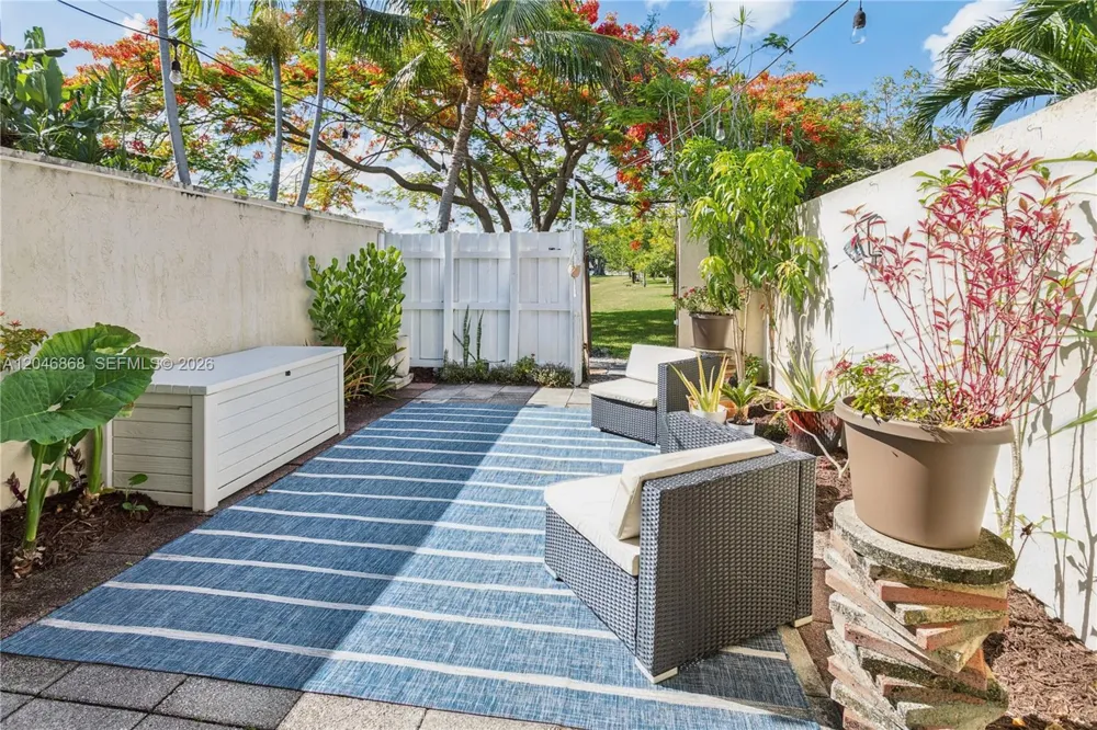 3050 S Oakland Forest Dr #2008 Oakland Park, FL 33309