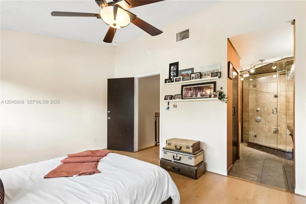 3050 S Oakland Forest Dr #2008 Oakland Park, FL 33309