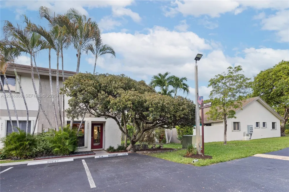 3050 S Oakland Forest Dr #2008 Oakland Park, FL 33309
