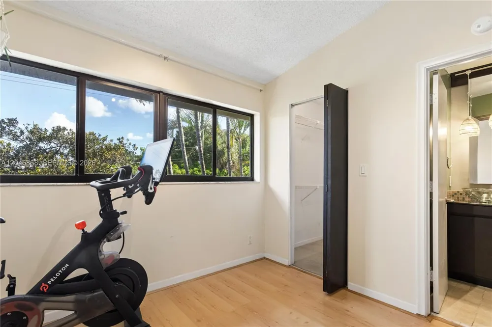 3050 S Oakland Forest Dr #2008 Oakland Park, FL 33309