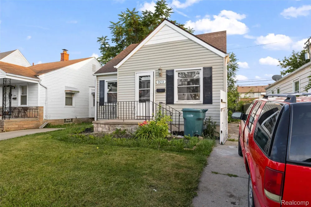 929 White Avenue Lincoln Park City, MI 48146