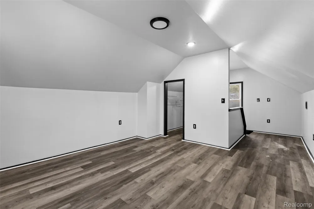 929 White Avenue Lincoln Park City, MI 48146