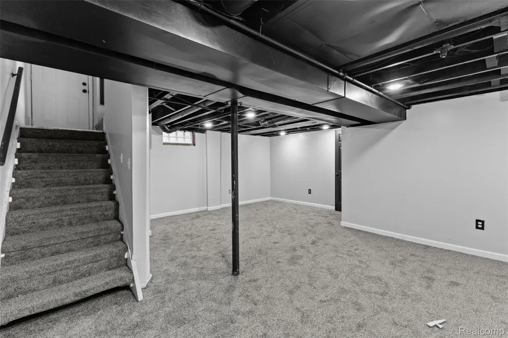 929 White Avenue Lincoln Park City, MI 48146