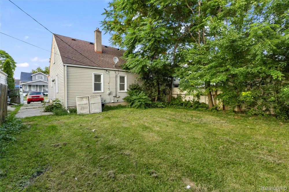 929 White Avenue Lincoln Park City, MI 48146