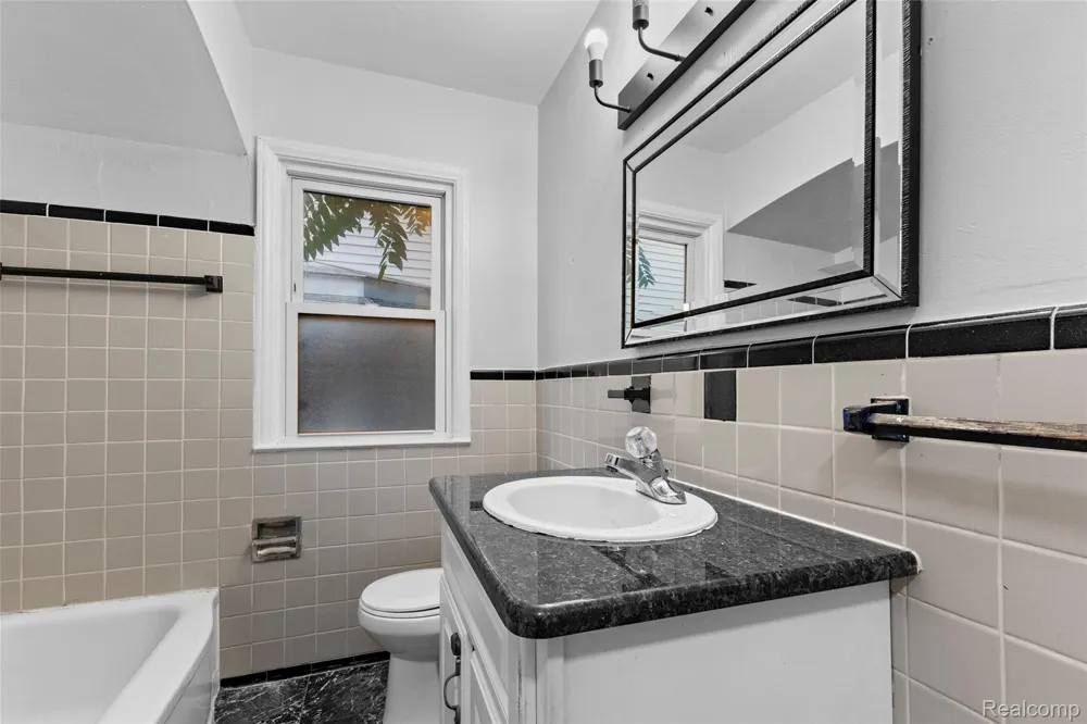 929 White Avenue Lincoln Park City, MI 48146