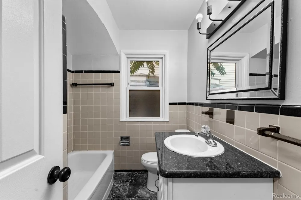 929 White Avenue Lincoln Park City, MI 48146