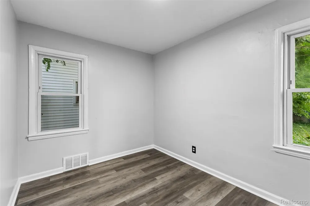 929 White Avenue Lincoln Park City, MI 48146