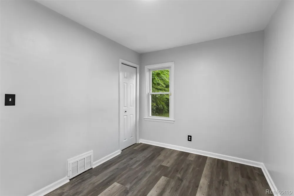 929 White Avenue Lincoln Park City, MI 48146