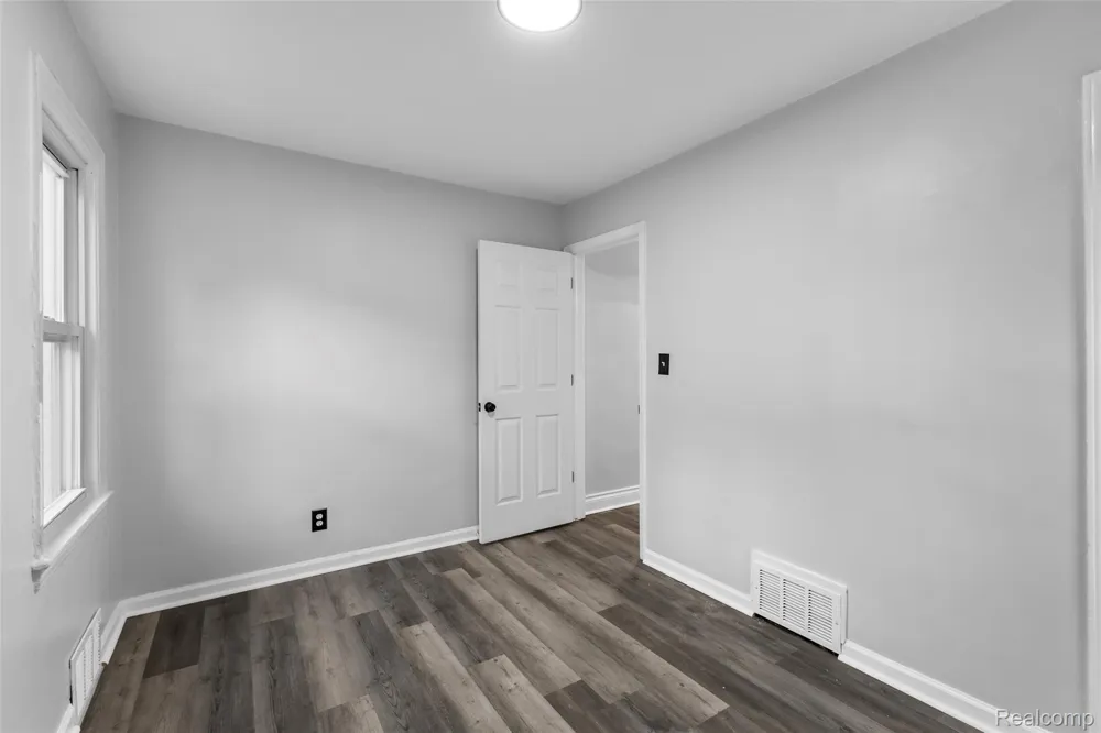 929 White Avenue Lincoln Park City, MI 48146