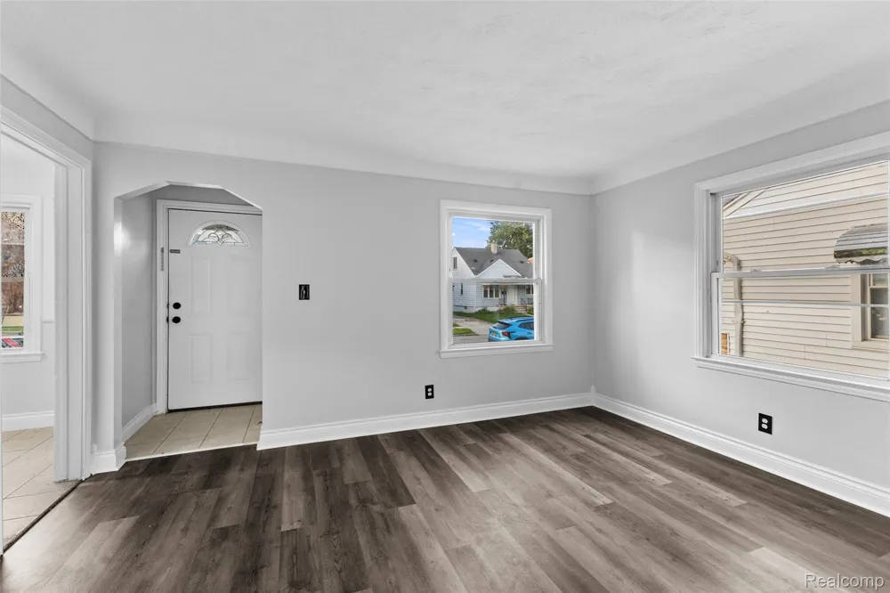 929 White Avenue Lincoln Park City, MI 48146