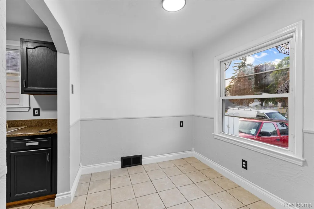 929 White Avenue Lincoln Park City, MI 48146
