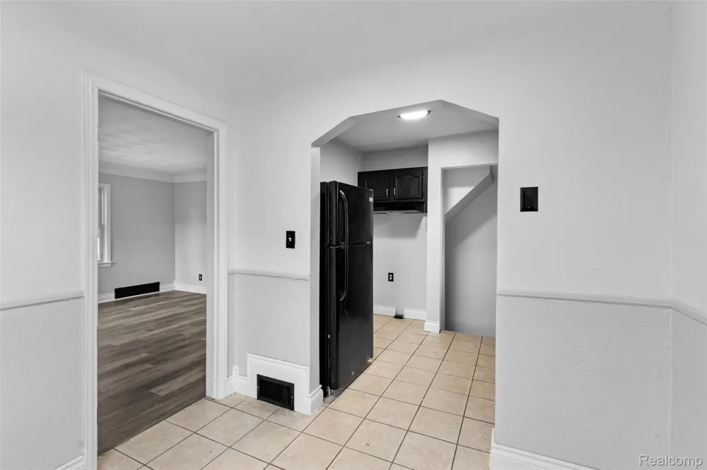 929 White Avenue Lincoln Park City, MI 48146