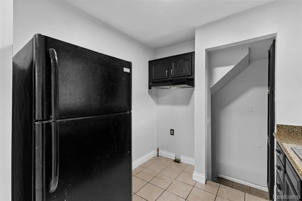 929 White Avenue Lincoln Park City, MI 48146