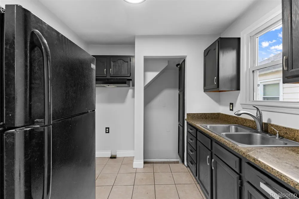 929 White Avenue Lincoln Park City, MI 48146
