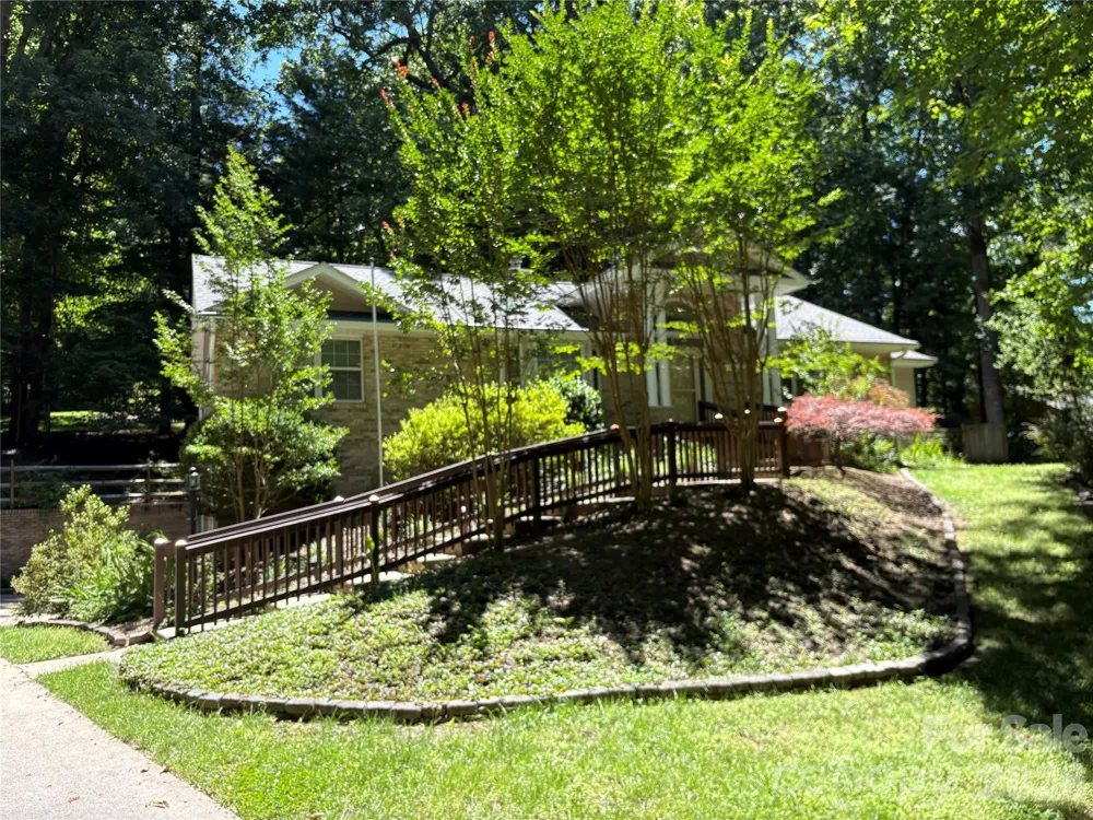 206 Camellia Way Laurel Park, NC 28739