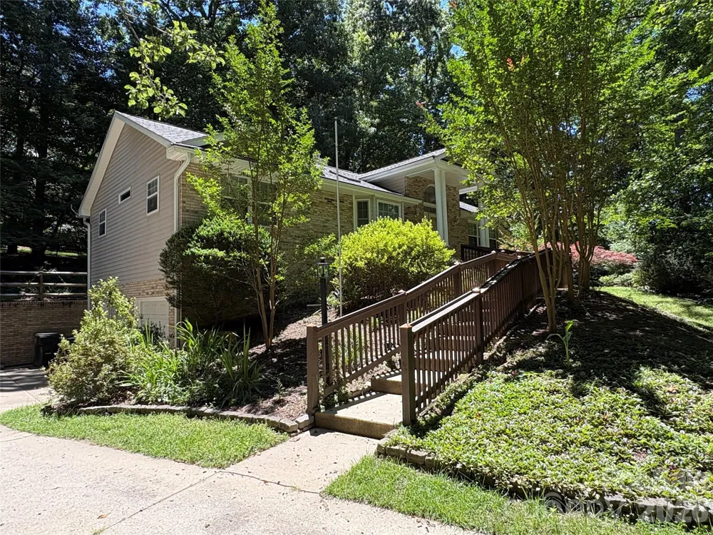 206 Camellia Way Laurel Park, NC 28739