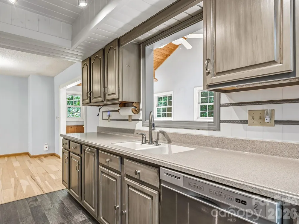 206 Camellia Way Laurel Park, NC 28739