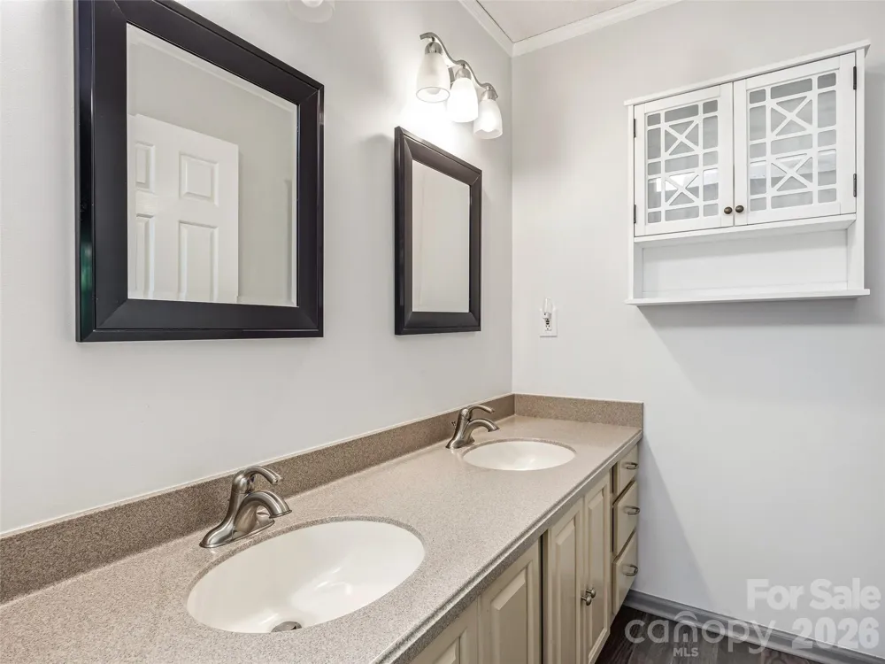 206 Camellia Way Laurel Park, NC 28739