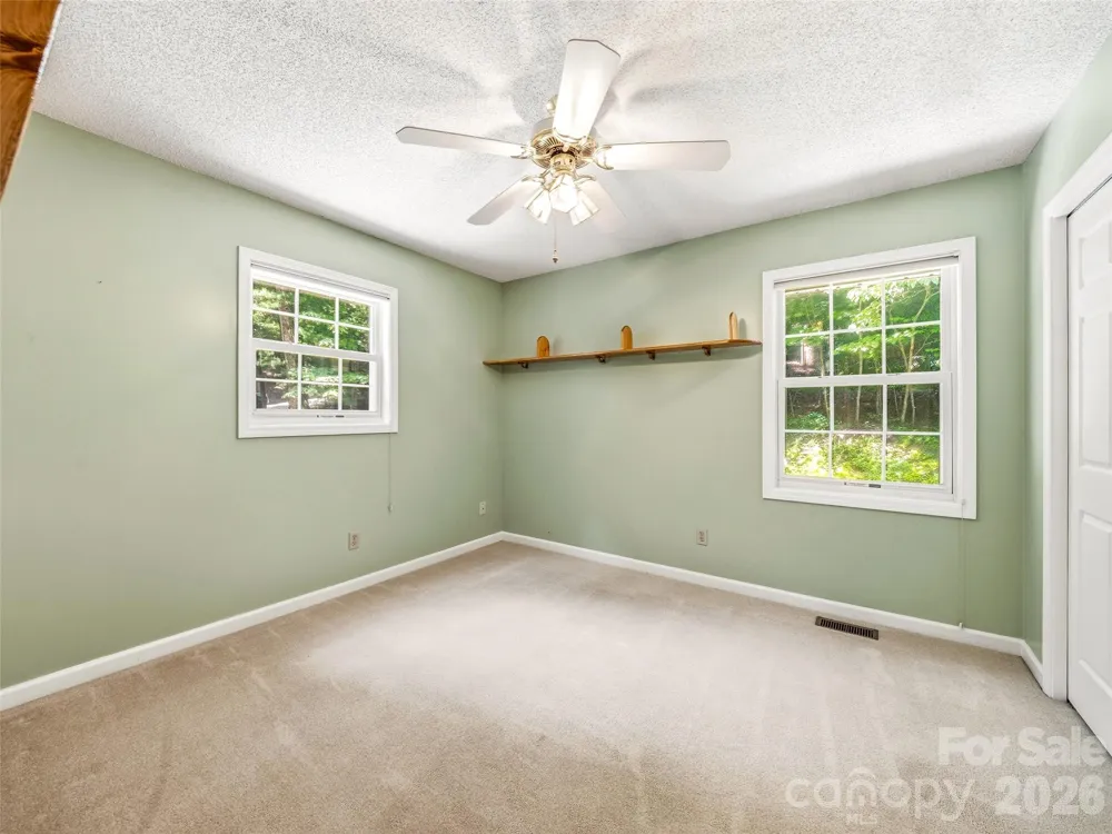 206 Camellia Way Laurel Park, NC 28739