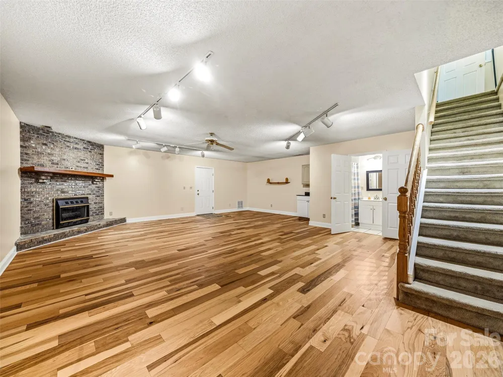 206 Camellia Way Laurel Park, NC 28739